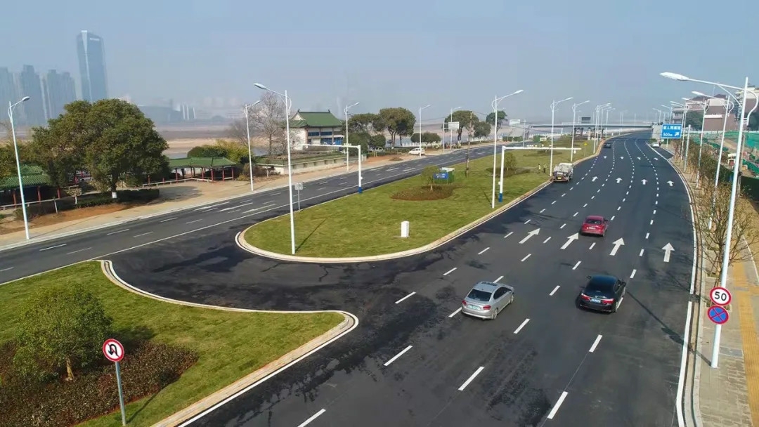 “不堵車了，通過時間至少縮短了三分之二” 沿江中北大道提升改造（一期）工程主線通車方便市民出行